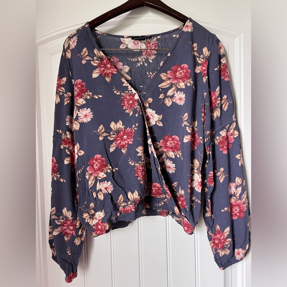 American Eagle floral top